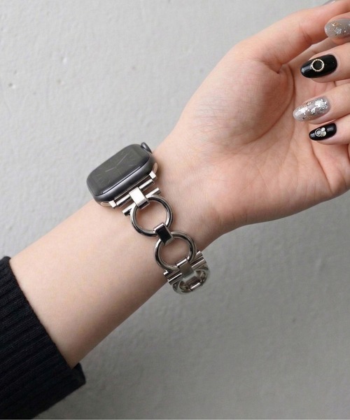 styiro(スタイロ)の「【パチっと外すだけ】Apple Watch Band メタルチェーン / 中折れクラスプ式(デジタル腕時計・レディース・プラチナム/ゴールド/ブラック/シルバー・42mm/38mm)」の2枚目の写真