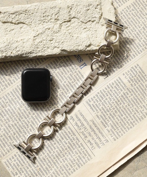 styiro(スタイロ)の「【パチっと外すだけ】Apple Watch Band メタルチェーン / 中折れクラスプ式(デジタル腕時計・レディース・プラチナム/ゴールド/ブラック/シルバー・42mm/38mm)」の3枚目の写真