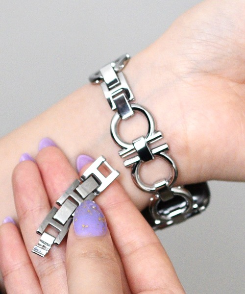 styiro(スタイロ)の「【パチっと外すだけ】Apple Watch Band メタルチェーン / 中折れクラスプ式(デジタル腕時計・レディース・プラチナム/ゴールド/ブラック/シルバー・42mm/38mm)」の14枚目の写真