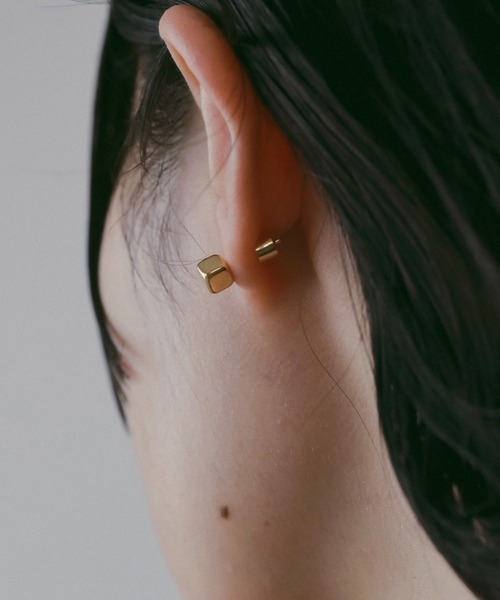 anuke（アンヌーク）の「Cube Mini Pierce（ピアス（両耳用）・レディース・シルバー/ゴールド・FREE）」の3枚目の写真