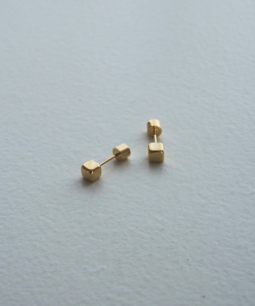 anuke（アンヌーク）の「Cube Mini Pierce（ピアス（両耳用）・レディース・シルバー/ゴールド・FREE）」の7枚目の写真
