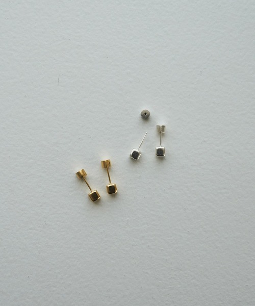 anuke（アンヌーク）の「Cube Mini Pierce（ピアス（両耳用）・レディース・シルバー/ゴールド・FREE）」の8枚目の写真