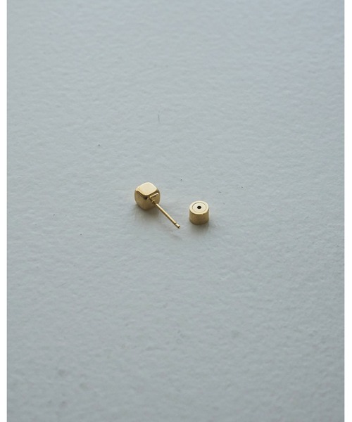 anuke（アンヌーク）の「Cube Mini Pierce（ピアス（両耳用）・レディース・シルバー/ゴールド・FREE）」の9枚目の写真
