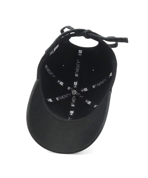 NEW ERA(ニューエラ)の「ニューエラキッズ YOUTH9TWENTY 手書き風ロゴリボンストラップ ONSPOTZ別注(キャップ・キッズ・ブラック/ストーン・52-56cm)」の4枚目の写真