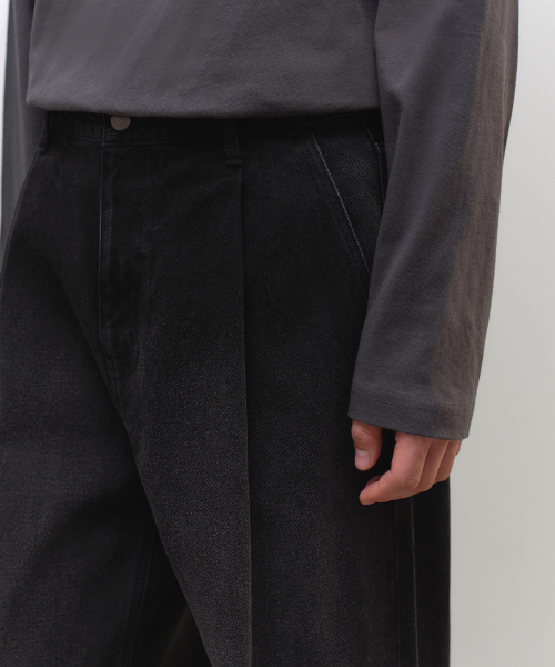 MUSINSA STANDARD（ムシンサスタンダード）の「ワンタックワイドデニムパンツ [ウォッシュドブラック]（デニムパンツ・メンズ・その他・26/27/28/29/30/31/32/33/34/36/38/40/42）」の3枚目の写真