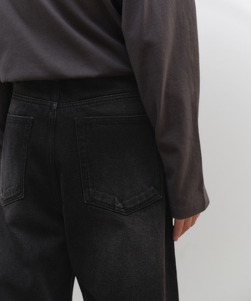 MUSINSA STANDARD（ムシンサスタンダード）の「ワンタックワイドデニムパンツ [ウォッシュドブラック]（デニムパンツ・メンズ・その他・26/27/28/29/30/31/32/33/34/36/38/40/42）」の4枚目の写真