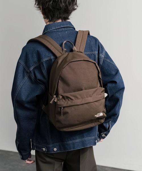 THE NORTH FACE(ザノースフェイス)の「THE NORTH FACE ザ・ノースフェイス TNF DAY PACK M デイパック/ナイロンリュック(バックパック/リュック・メンズ・ブラウン/チャコール/ブラック/アイボリー・FREE)」の18枚目の写真