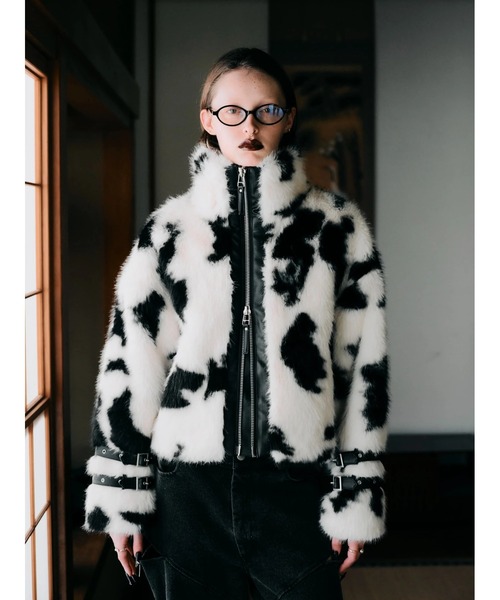 CREO STORE(クレオストア)の「【TAJEN:T】COW PATTERN FAR JACKET/ アニマル柄ファージャケット/ ファーアウター(ブルゾン・レディース・ブラウン/ホワイト・1)」の2枚目の写真