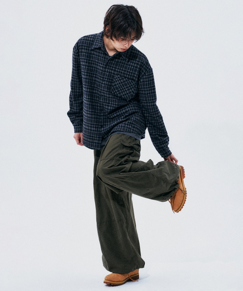 SOMEPLACE MAN(サムプレイス・マン)の「ヴィンテージウォッシングベーシックレトロオーバーサイズチェックシャツ_2COLOR(シャツ/ブラウス・レディース・ネイビー/ブラウン・FREE)」の8枚目の写真
