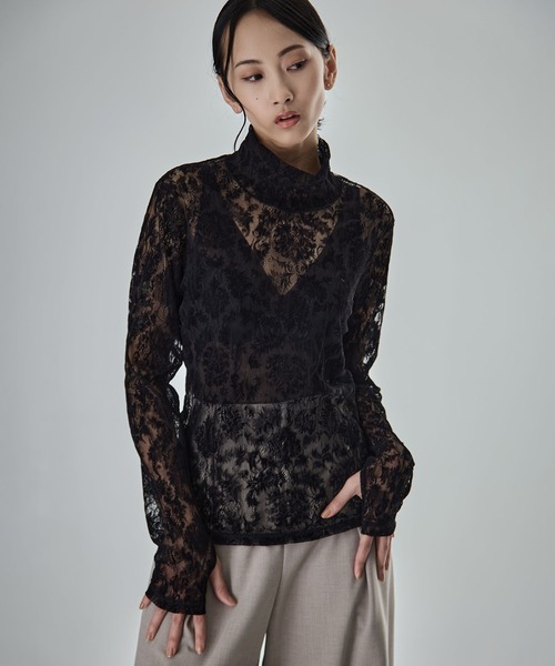 STUDIOUS（ステュディオス）の「【STUDIOUS/ステュディオス】Stretch Flocky Lace Top/ストレッチレーストップ（シャツ/ブラウス・レディース・ライトベージュ/ブラック/ラベンダー・FREE）」の2枚目の写真