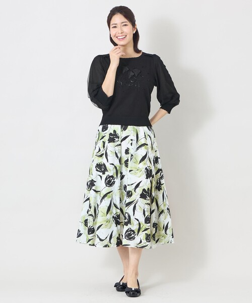 TO BE CHIC(トゥー ビー シック)の「ジュエルチューリップ刺しゅう プルオーバー(Tシャツ/カットソー・レディース・オフホワイト/ブラック・40)」の4枚目の写真