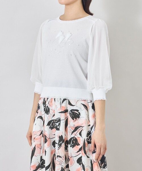 TO BE CHIC(トゥー ビー シック)の「ジュエルチューリップ刺しゅう プルオーバー(Tシャツ/カットソー・レディース・オフホワイト/ブラック・40)」の6枚目の写真