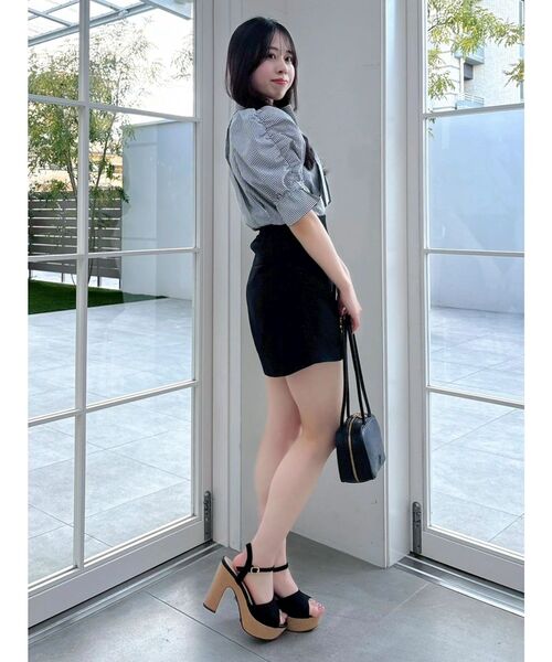 dazzlin(ダズリン)の「ミニスリットコンパクトショートパンツ(その他パンツ・レディース・チャコールグレー/ブラック・MEDIUM/SMALL)」の16枚目の写真