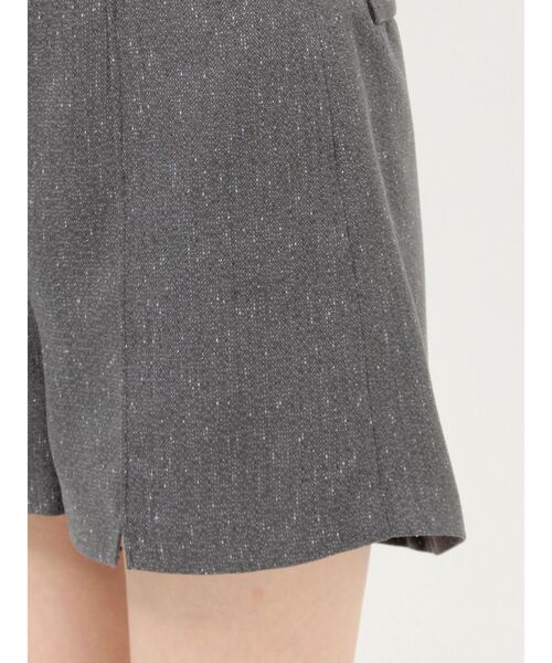 dazzlin(ダズリン)の「ミニスリットコンパクトショートパンツ(その他パンツ・レディース・チャコールグレー/ブラック・MEDIUM/SMALL)」の4枚目の写真