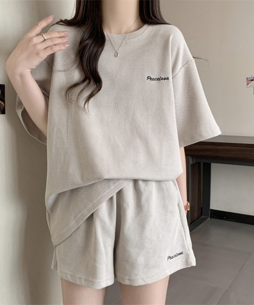 Flugge(フラッジー)の「ロゴカットソー&パンツセット(Tシャツ/カットソー・レディース・ダークグレー/ベージュ・LARGE/MEDIUM)」の1枚目の写真