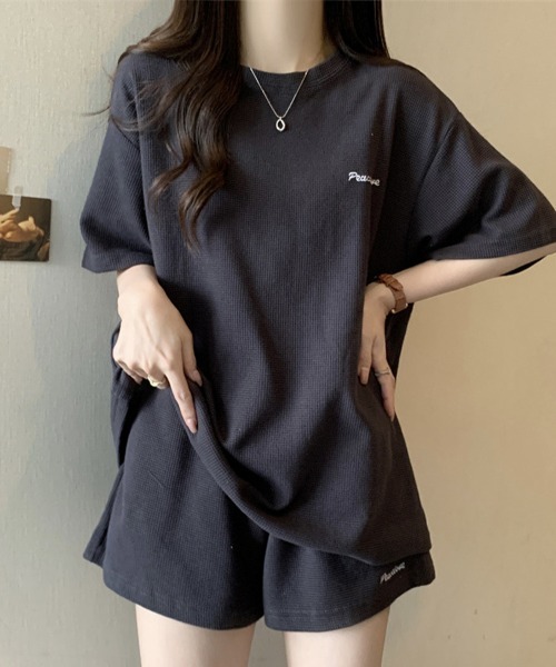Flugge(フラッジー)の「ロゴカットソー&パンツセット(Tシャツ/カットソー・レディース・ダークグレー/ベージュ・LARGE/MEDIUM)」の6枚目の写真