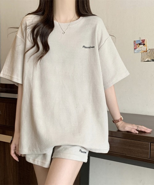 Flugge(フラッジー)の「ロゴカットソー&パンツセット(Tシャツ/カットソー・レディース・ダークグレー/ベージュ・LARGE/MEDIUM)」の9枚目の写真