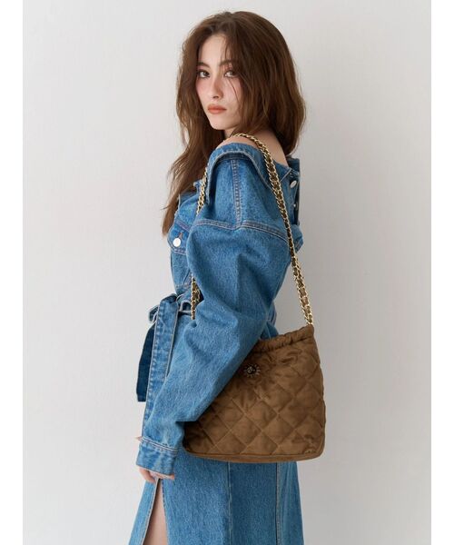 EVRIS（エヴリス）の「【500mlペットボトル収納可】フェイクスウェードキルティングショルダーBAG（ショルダーバッグ・レディース・キャメル/ホワイト/ブルー・FREE）」の7枚目の写真