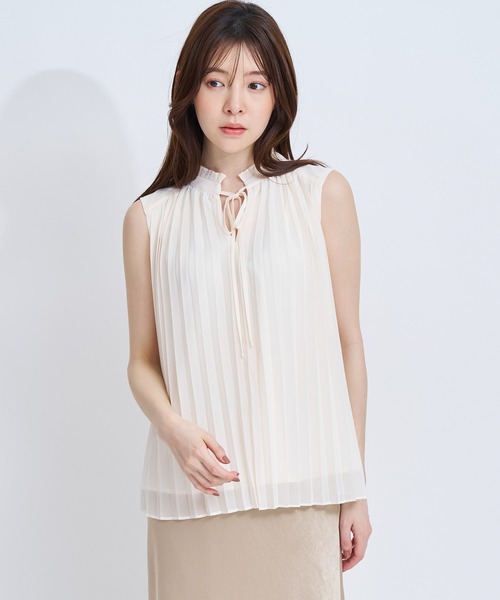NOELA(ノエラ)の「ノースリプリーツブラウス(シャツ/ブラウス・レディース・ブラック/オフホワイト/イエロー・フリー)」の3枚目の写真