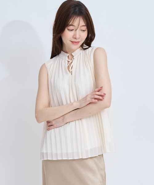 NOELA(ノエラ)の「ノースリプリーツブラウス(シャツ/ブラウス・レディース・ブラック/オフホワイト/イエロー・フリー)」の5枚目の写真