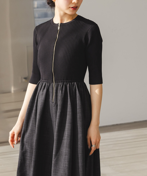 Noble（ノーブル）の「《追加・新色》フロントジップドッキングワンピース（ワンピース・レディース・チャコールグレー/キャメル/ベージュ・36/38）」の5枚目の写真