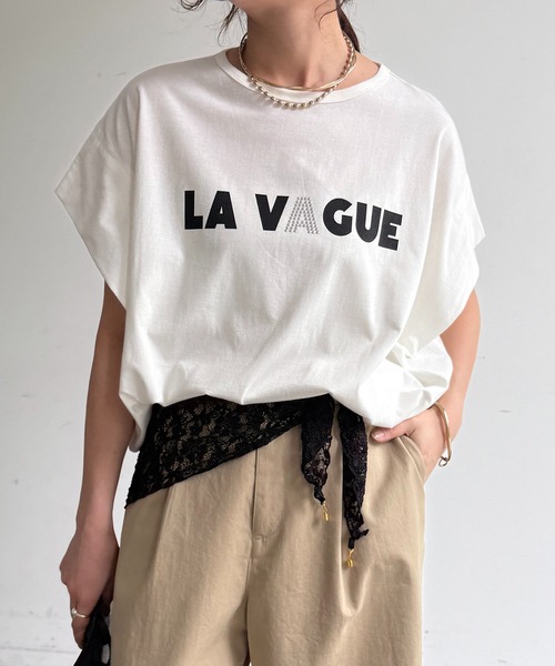 DouDou（ドゥドゥ）の「袖タックフレンチメタリックロゴTEE（Tシャツ/カットソー・レディース・ホワイト系その他/オフホワイト/チャコールグレー・FREE）」の2枚目の写真