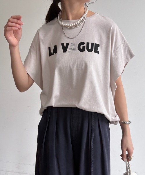 DouDou（ドゥドゥ）の「袖タックフレンチメタリックロゴTEE（Tシャツ/カットソー・レディース・ホワイト系その他/オフホワイト/チャコールグレー・FREE）」の6枚目の写真
