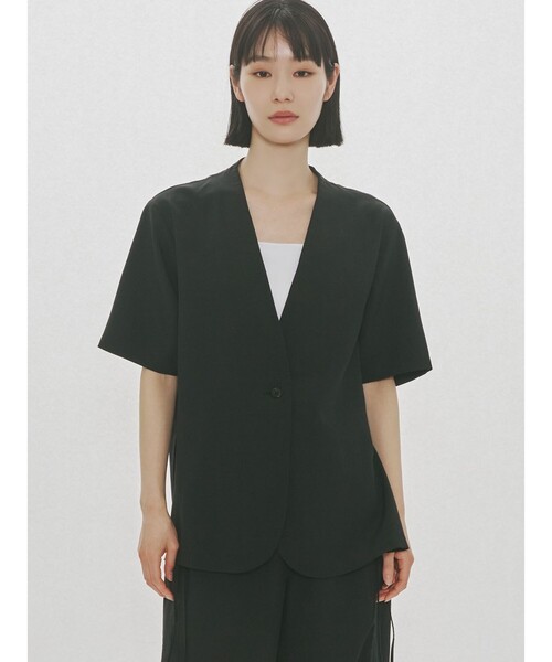 MIDIUMISOLID(ミディウミソリッド)の「MIDIUMISOLID for Ladies ノーカラードローストリングシャツ(シャツ/ブラウス・レディース・ブラック/ネイビー/ライトグレー・FREE)」の2枚目の写真