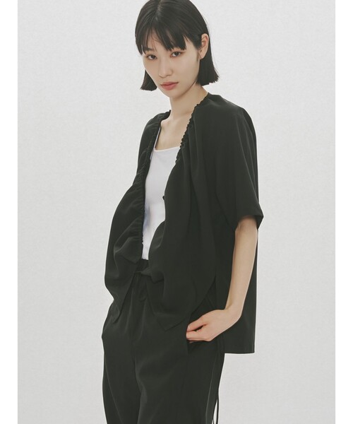MIDIUMISOLID(ミディウミソリッド)の「MIDIUMISOLID for Ladies ノーカラードローストリングシャツ(シャツ/ブラウス・レディース・ブラック/ネイビー/ライトグレー・FREE)」の19枚目の写真