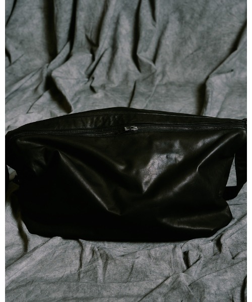 wjk(ダヴルジェイケイ)の「leather shoulder bag(ショルダーバッグ・メンズ・ブラック・FREE)」の3枚目の写真