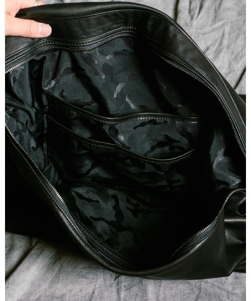wjk(ダヴルジェイケイ)の「leather shoulder bag(ショルダーバッグ・メンズ・ブラック・FREE)」の4枚目の写真