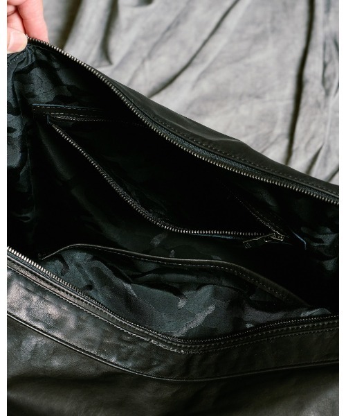wjk(ダヴルジェイケイ)の「leather shoulder bag(ショルダーバッグ・メンズ・ブラック・FREE)」の5枚目の写真