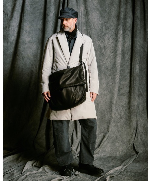 wjk(ダヴルジェイケイ)の「leather shoulder bag(ショルダーバッグ・メンズ・ブラック・FREE)」の8枚目の写真