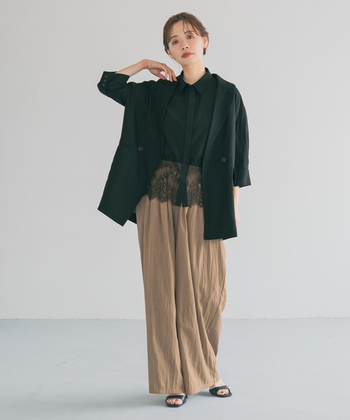 mysty woman(ミスティウーマン)の「裾レースキリカエシャツ半袖 724556(シャツ/ブラウス・レディース・ブラック/オフホワイト・FREE)」の6枚目の写真