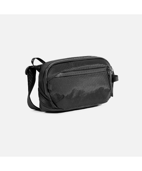 Aer(エアー)の「AER Day Sling 4 X-Pac / AER-29072(ショルダーバッグ・メンズ・ブラック・FREE)」の1枚目の写真