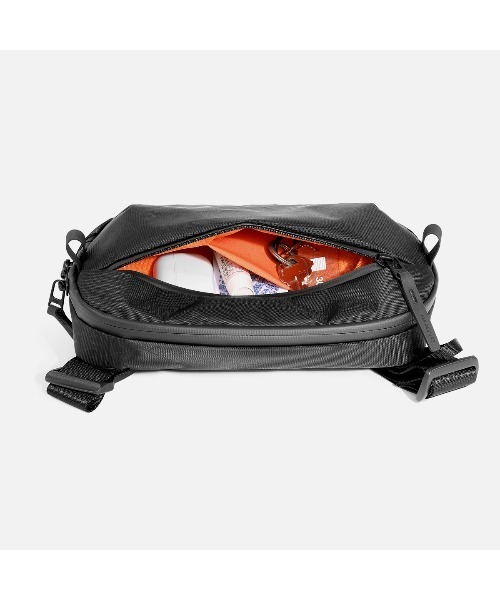 Aer(エアー)の「AER Day Sling 4 X-Pac / AER-29072(ショルダーバッグ・メンズ・ブラック・FREE)」の7枚目の写真