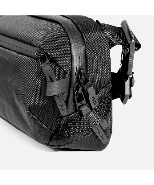 Aer(エアー)の「AER Day Sling 4 X-Pac / AER-29072(ショルダーバッグ・メンズ・ブラック・FREE)」の11枚目の写真