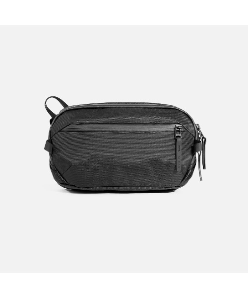 Aer(エアー)の「AER Day Sling 4 X-Pac / AER-29072(ショルダーバッグ・メンズ・ブラック・FREE)」の2枚目の写真