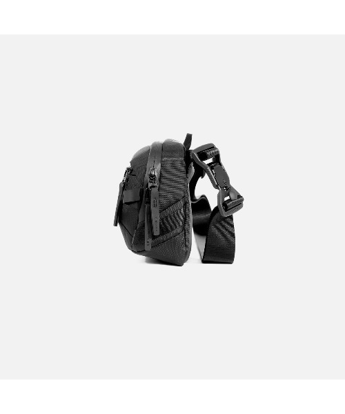 Aer(エアー)の「AER Day Sling 4 X-Pac / AER-29072(ショルダーバッグ・メンズ・ブラック・FREE)」の3枚目の写真