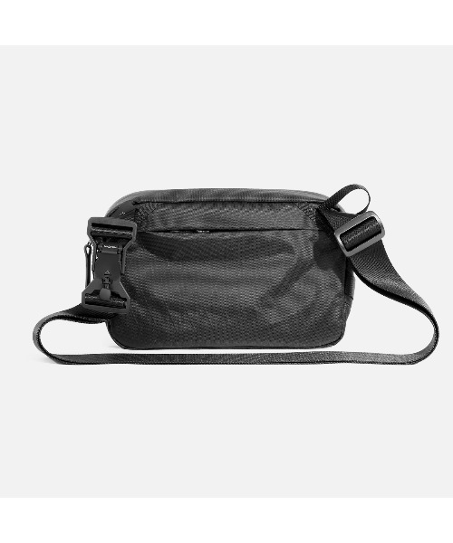 Aer(エアー)の「AER Day Sling 4 X-Pac / AER-29072(ショルダーバッグ・メンズ・ブラック・FREE)」の4枚目の写真