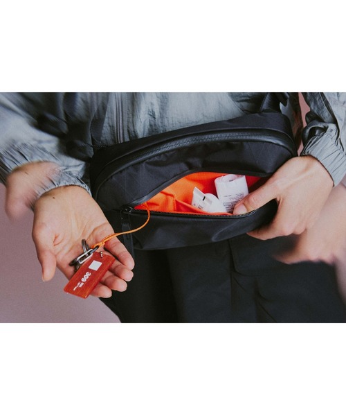 Aer(エアー)の「AER Day Sling 4 X-Pac / AER-29072(ショルダーバッグ・メンズ・ブラック・FREE)」の14枚目の写真