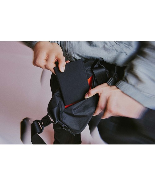 Aer(エアー)の「AER Day Sling 4 X-Pac / AER-29072(ショルダーバッグ・メンズ・ブラック・FREE)」の16枚目の写真