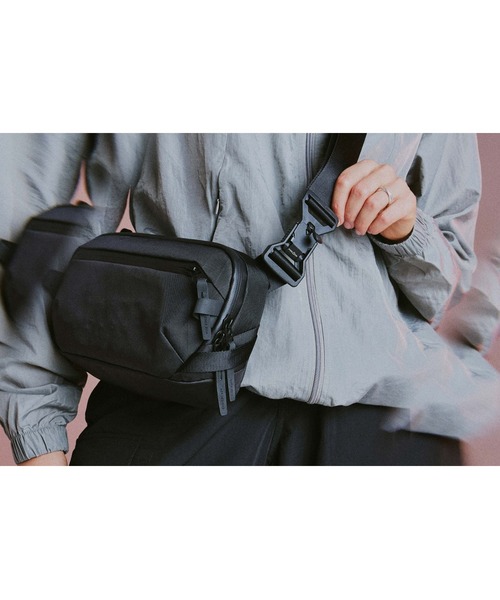 Aer(エアー)の「AER Day Sling 4 X-Pac / AER-29072(ショルダーバッグ・メンズ・ブラック・FREE)」の17枚目の写真