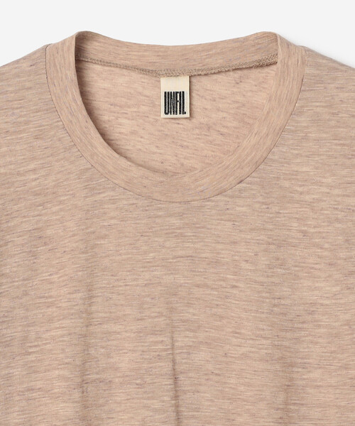 UNFIL(アンフィル)の「UNFIL | スラブヤーン レイヤーどトップス WOMEN(Tシャツ/カットソー・レディース・キャメル/ライトグレー・1)」の7枚目の写真