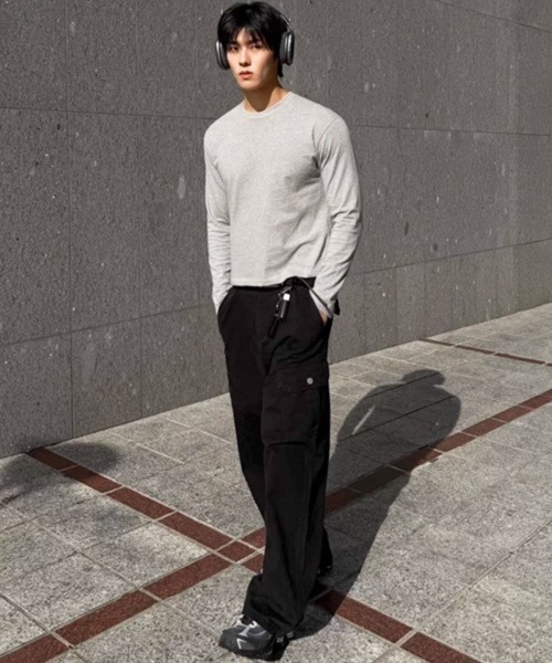 NOWLE(ノウル)の「【NOWLE】タイトフィット エッセンシャル クルーネック ボックス ロンT(Tシャツ/カットソー・メンズ・グレー/ブラック・MEDIUM/LARGE/X-LARGE/SMALL)」の4枚目の写真
