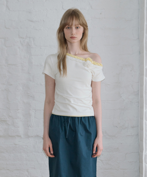 SINOON(シヌーン)の「Braided One-Shoulder T-Shirt (Ivory)(Tシャツ/カットソー・レディース・アイボリー・MEDIUM/SMALL)」の1枚目の写真