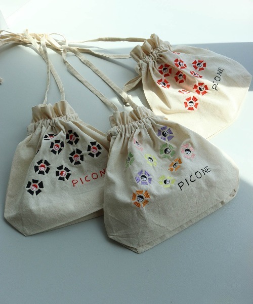 CASA PICONE(カーサピッコーネ)の「刺繍巾着ショルダーバッグ(ショルダーバッグ・レディース・レッド/ブラック/マルチ・FREE)」の4枚目の写真