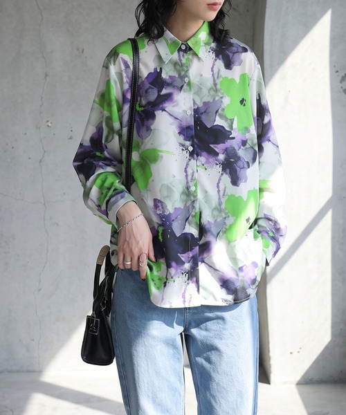 antiqua(アンティカ)の「花柄 水彩プリント シャツ(シャツ/ブラウス・レディース・マルチ・ONESIZE)」の3枚目の写真