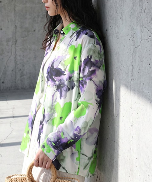 antiqua(アンティカ)の「花柄 水彩プリント シャツ(シャツ/ブラウス・レディース・マルチ・ONESIZE)」の4枚目の写真