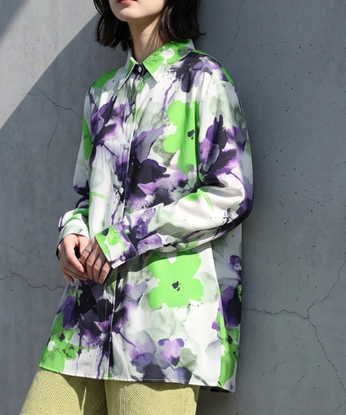 antiqua(アンティカ)の「花柄 水彩プリント シャツ(シャツ/ブラウス・レディース・マルチ・ONESIZE)」の7枚目の写真